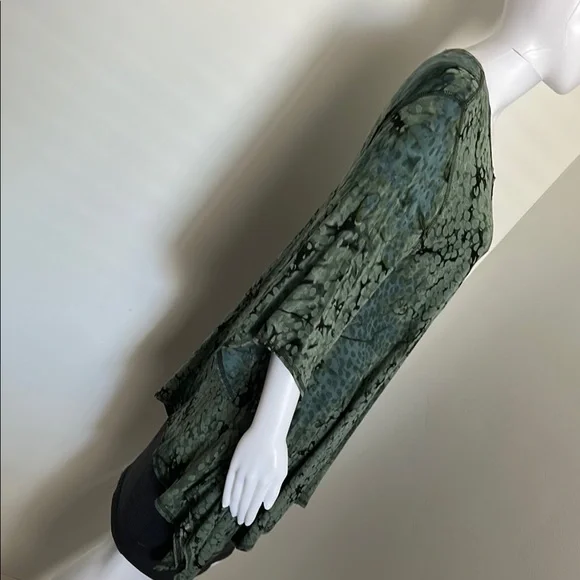 Dunia, Woman’s Size XL Asymmetrical Green Tunic Top - Picture 6 of 10